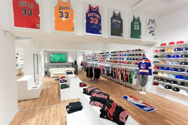 the-playoffs-torino-atipici-nba-nhl-nfl-opening-store45