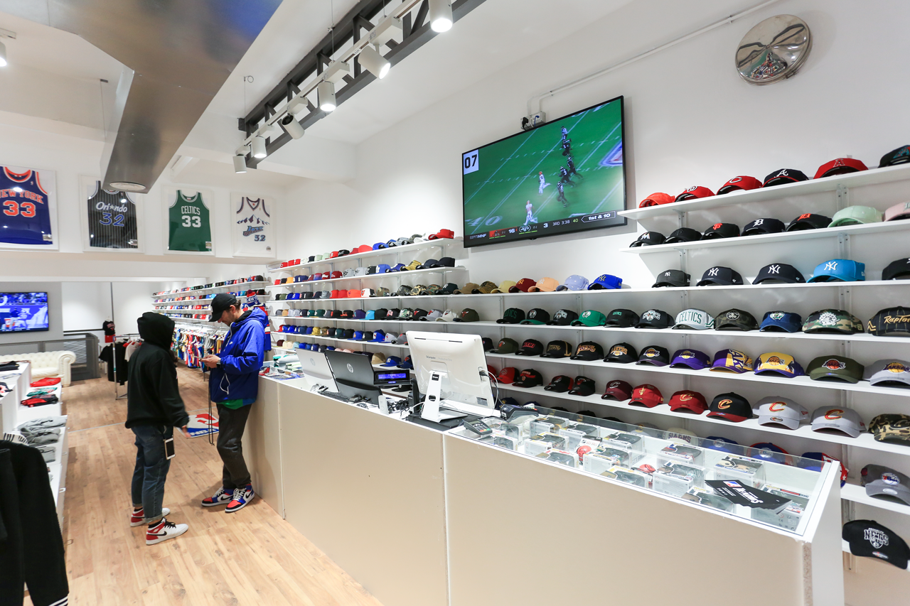 the-playoffs-torino-atipici-nba-nhl-nfl-opening-store9